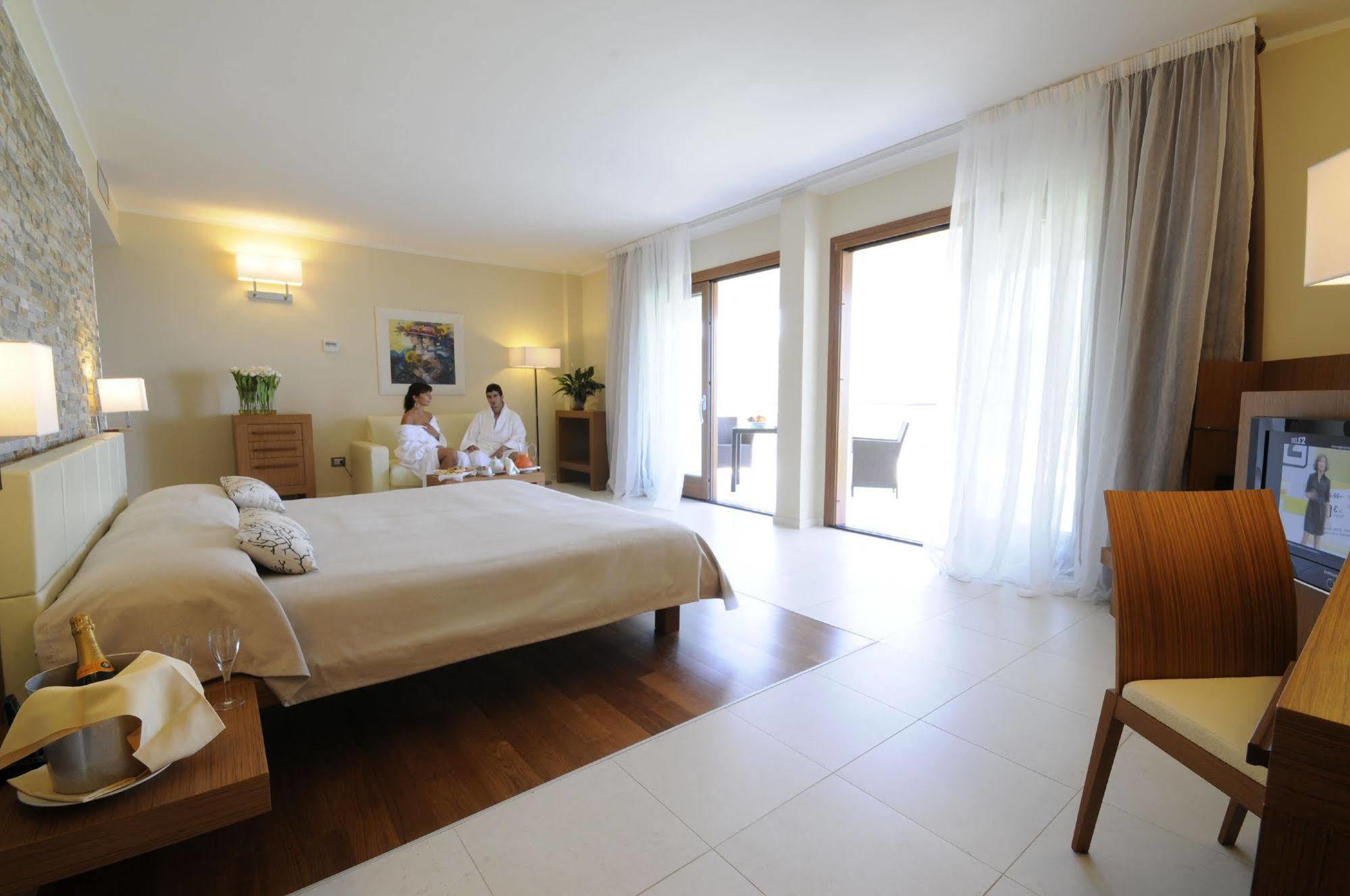 Pugnochiuso Resort - Hotel Del Faro Ngoại thất bức ảnh