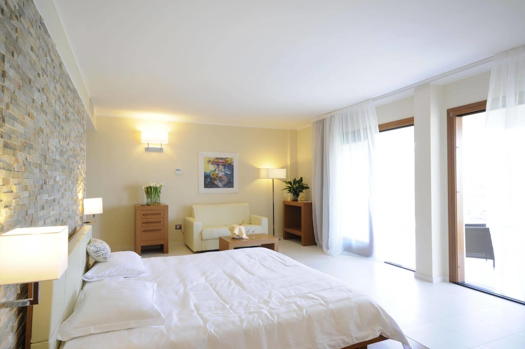 Pugnochiuso Resort - Hotel Del Faro Ngoại thất bức ảnh