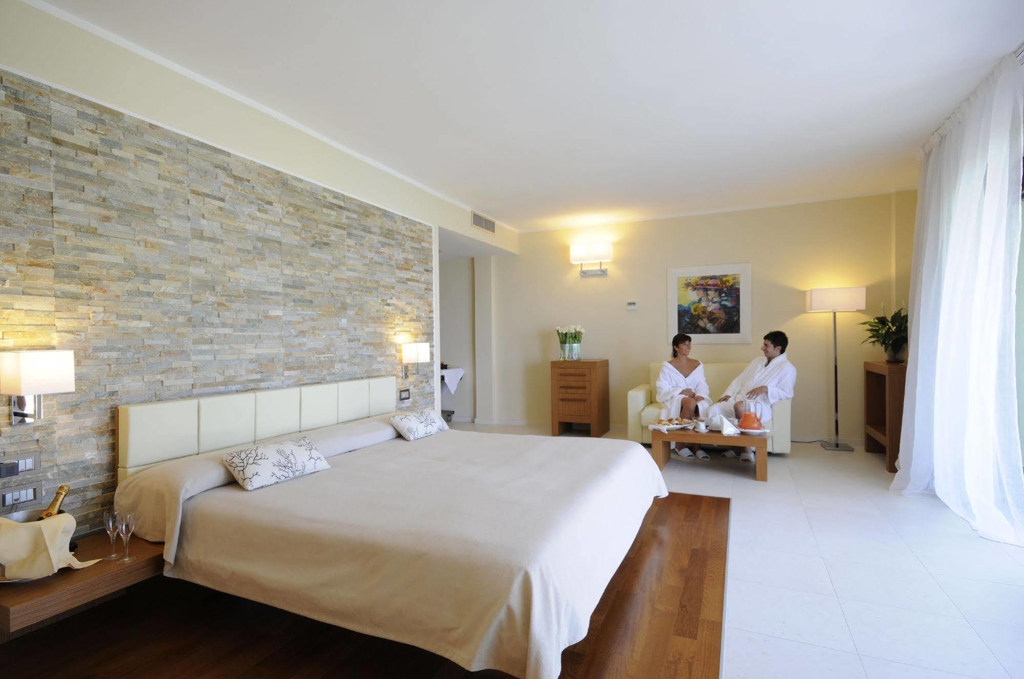 Pugnochiuso Resort - Hotel Del Faro Ngoại thất bức ảnh